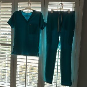 Women’s Figs Scrubs